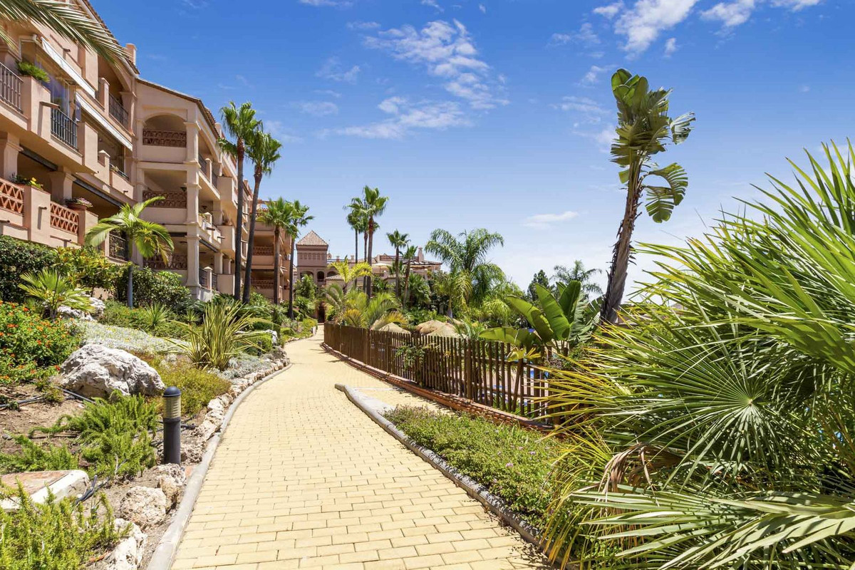 53608d01401493ba18e3704836160563