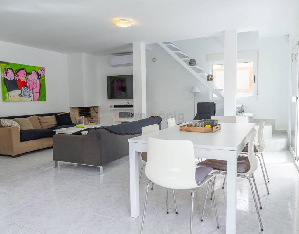 o_1g7f0jv911fob6va19801pob102l2s_w_1024x800