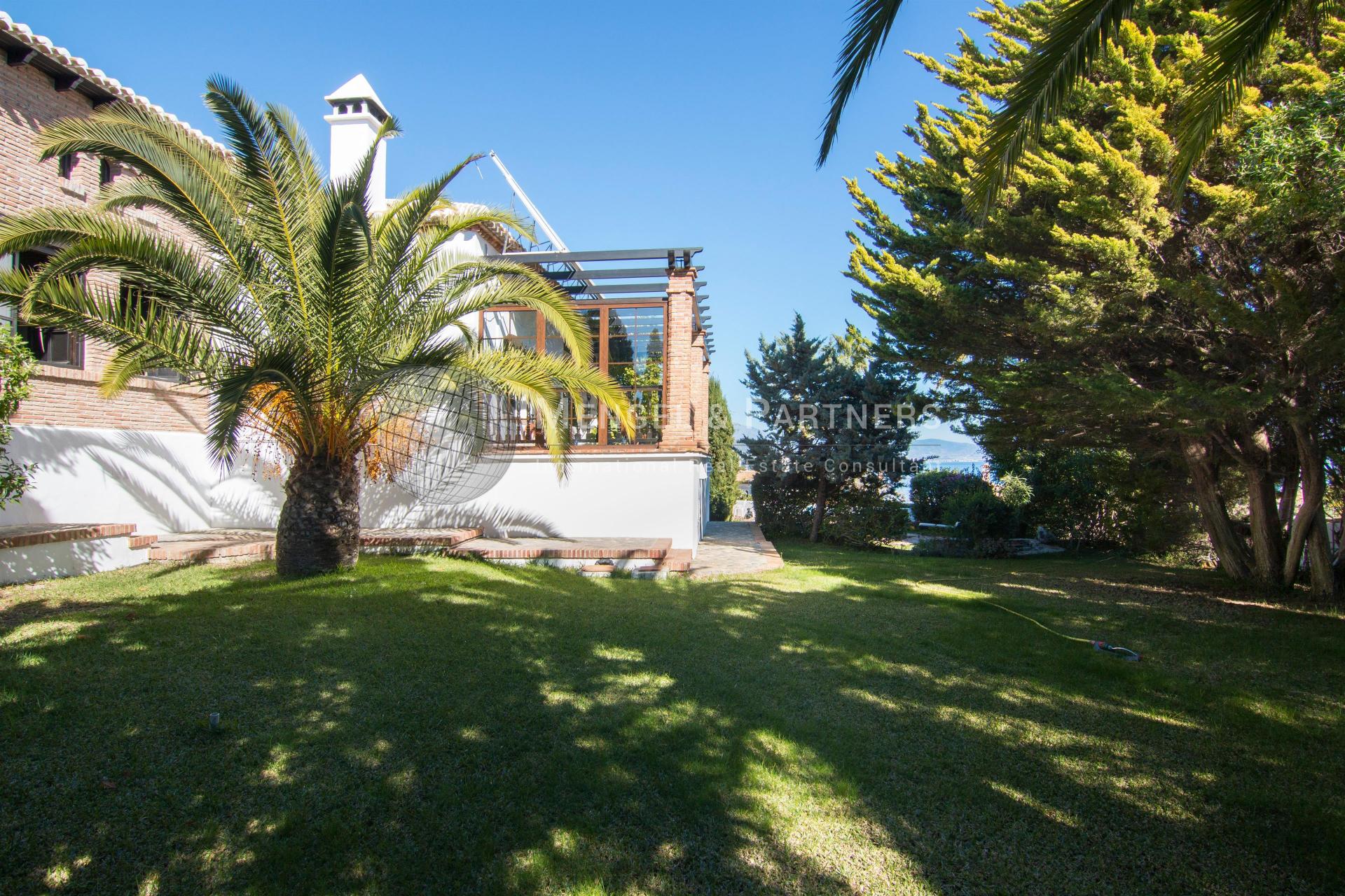 4166e2406e6de0c3093739f3c67a98a5780a5b8d4671a984e358216c2a9cdca39ea5ecd4c6a