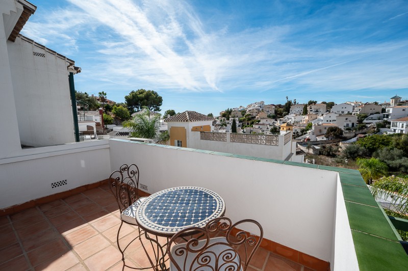 BZPAAP6939_167514_800_V0_AEB2