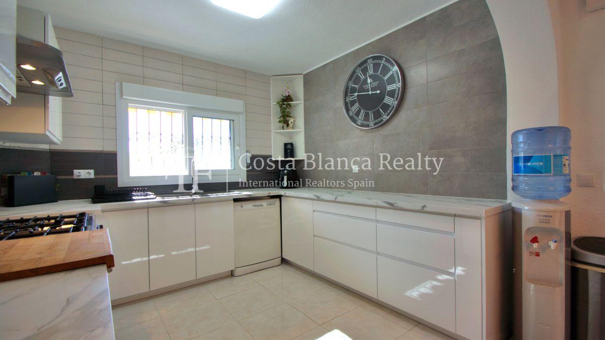 b64bd4b2d025a7635eabf84b086f65fe_photo_800x1200_wt