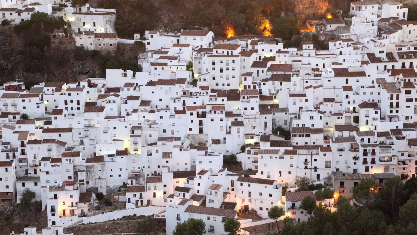 shutterstock 111247328 - Casares