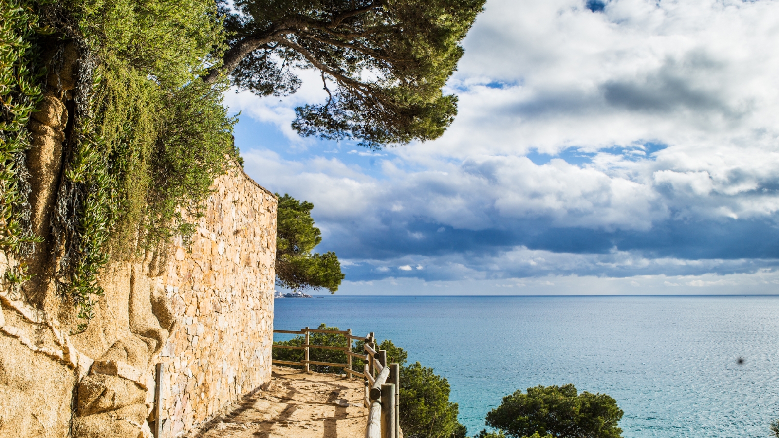 shutterstock 246257902 Calonge