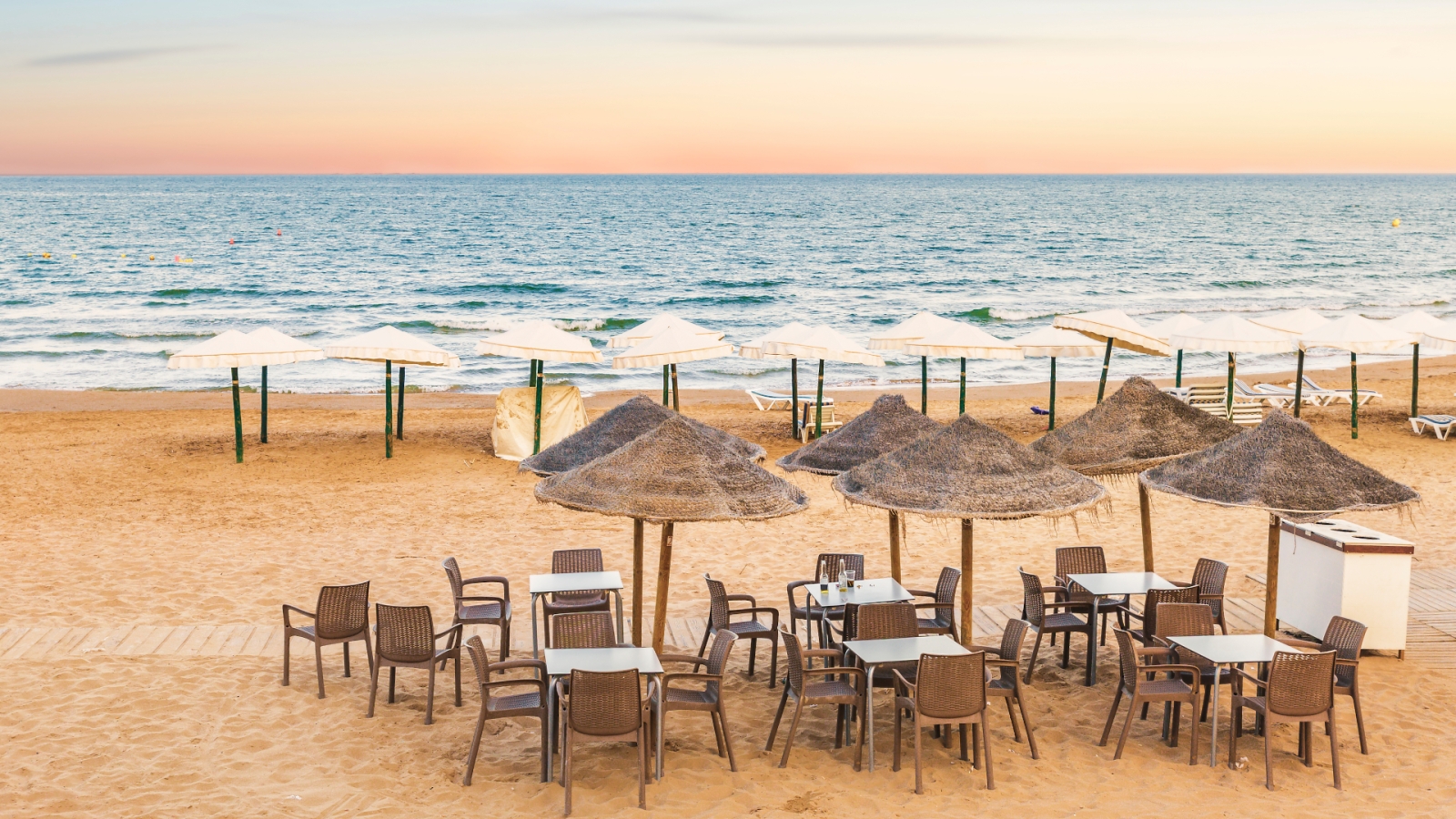 shutterstock 1666205716 - Playa de Guardamar, Alicante