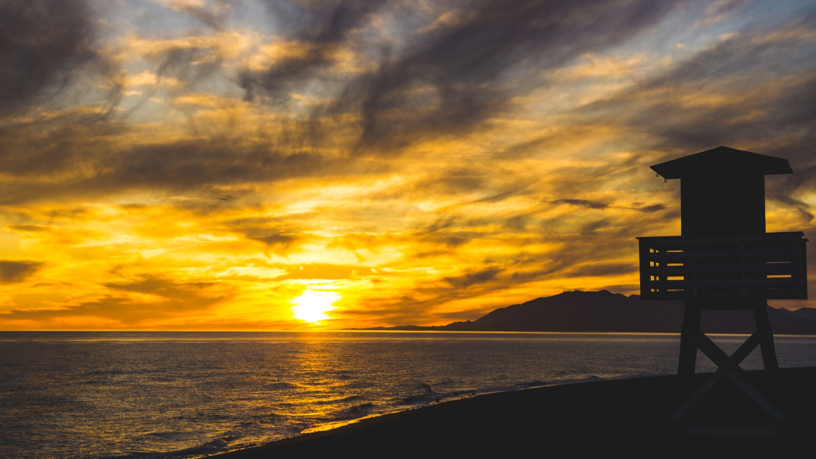 shutterstock 1914675655 - La Playa de Torre de Benagalbon