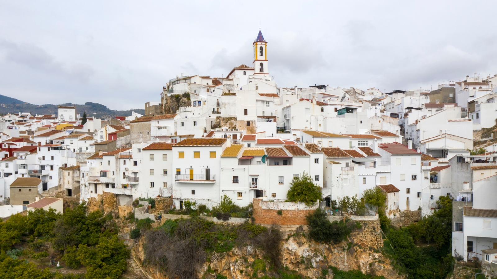 shutterstock 2104503353 - Yunquera