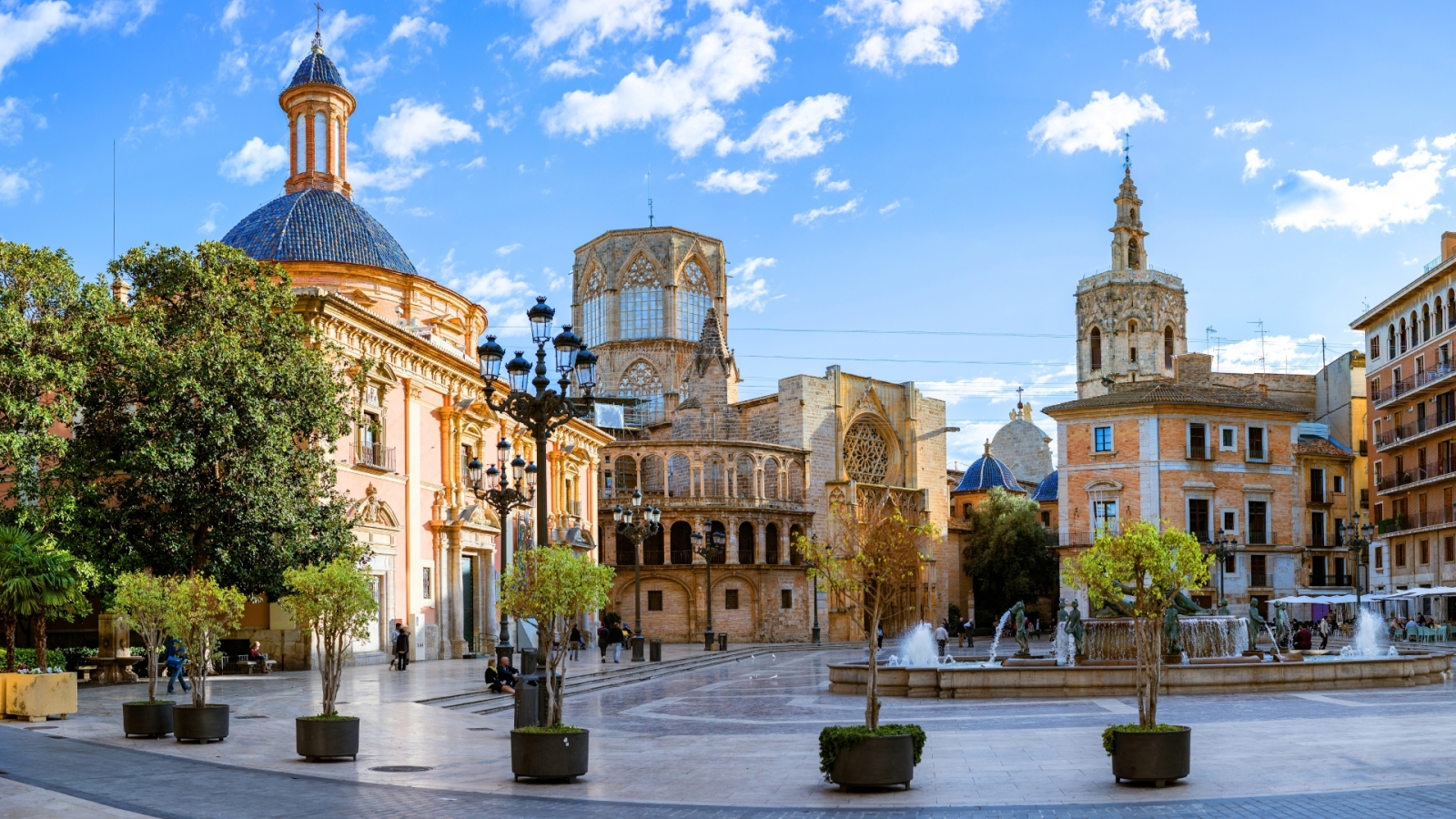 shutterstock 2115237500