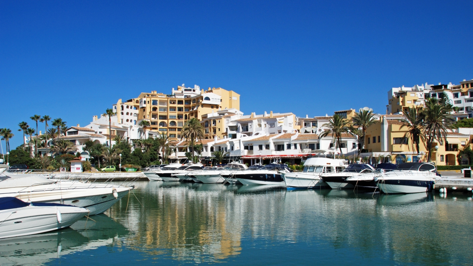 shutterstock 277822241 - Puerto de Cabopino