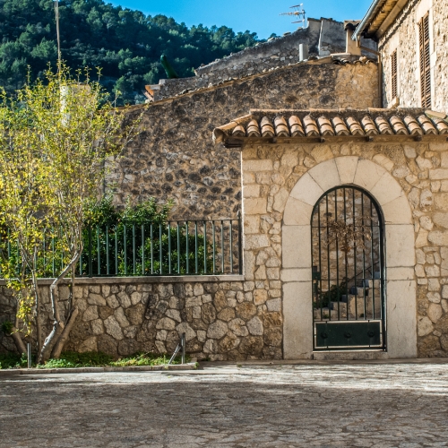 shutterstock 1723127677 - Mancor de la Vall